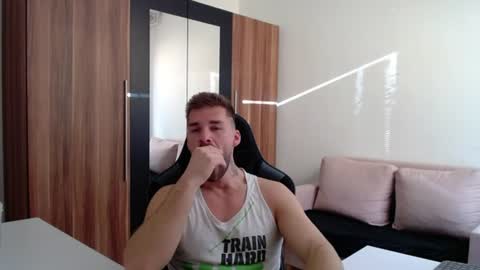 Snapshot of darius_94 chatting on 25, 6, 2026 darius_94 online show from 25, 6, 2026