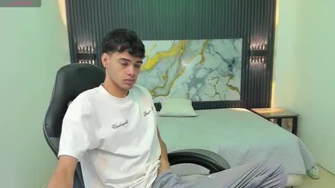 Snapshot of dark_desiree18 chatting on 4, 2, 2026 DARCK online show from 4, 2, 2026