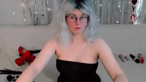 Snapshot of darkheto chatting on 12, 9, 2025 Kelly online show from 12, 9, 2025