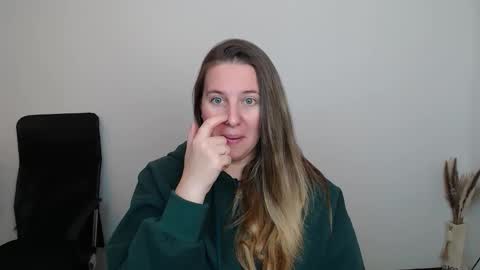 Snapshot of darklure_ chatting on 17, 10, 2025 Anna online show from 17, 10, 2025