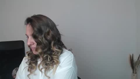 Snapshot of darklure_ chatting on 1, 11, 2025 Anna online show from 1, 11, 2025