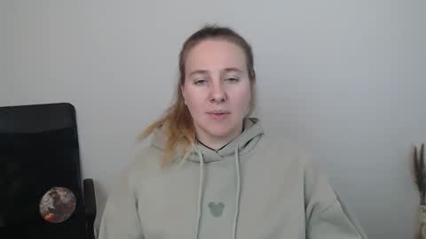 Snapshot of darklure_ chatting on 2, 11, 2025 Anna online show from 2, 11, 2025