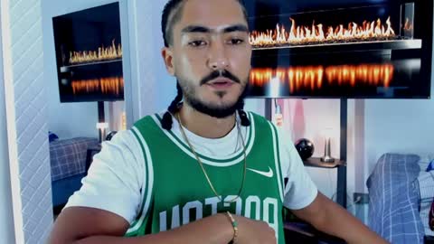 Snapshot of david_johnson372 chatting on 30, 6, 2026 Hey im David that loves to explore and speak their fantasies. Very open talktative and nice. Feel free to chat with me online show from 30, 6, 2026