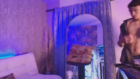 Davis online show from 9, 4, 2026