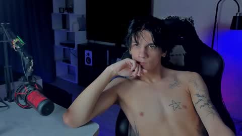 Snapshot of davisross chatting on 4, 12, 2025 davis online show from 4, 12, 2025