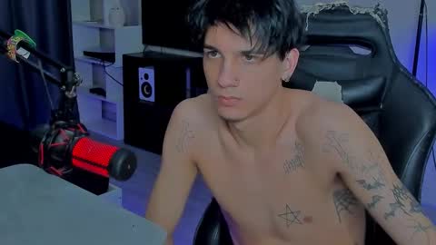 Snapshot of davisross chatting on 15, 12, 2025 davis online show from 15, 12, 2025