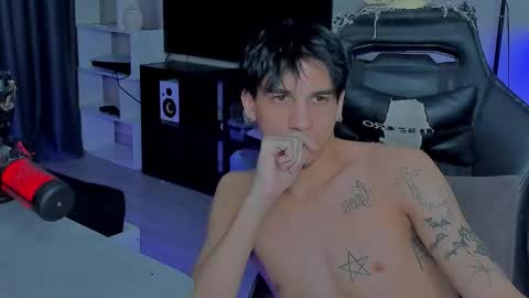 Snapshot of davisross chatting on 20, 12, 2025 davis online show from 20, 12, 2025