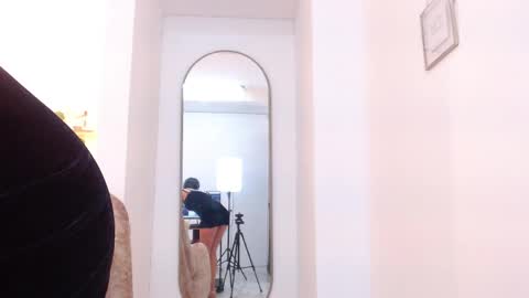 day_demoni online show from 11, 4, 2026