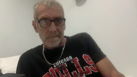 Snapshot of deanofflove221000 chatting on 11, 9, 2025 deanofflove221000 online show from 11, 9, 2025