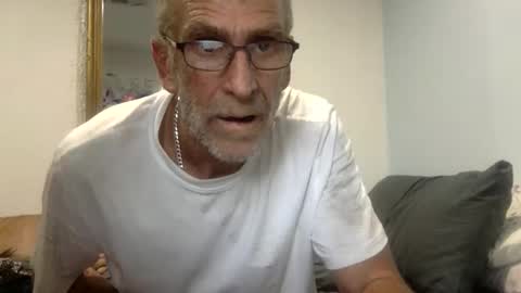 Snapshot of deanofflove221000 chatting on 9, 2, 2026 deanofflove221000 online show from 9, 2, 2026