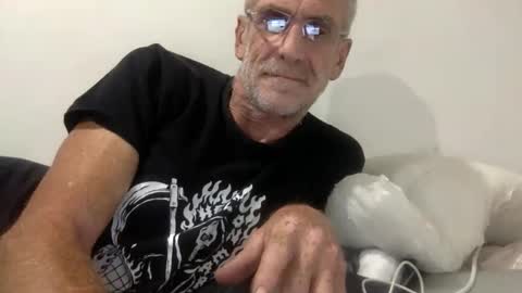 Snapshot of deanofflove221000 chatting on 26, 2, 2026 deanofflove221000 online show from 26, 2, 2026