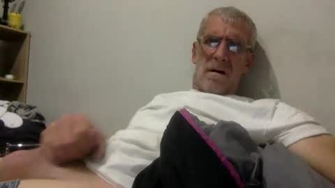 deanofflove221000 online show from 11, 4, 2026