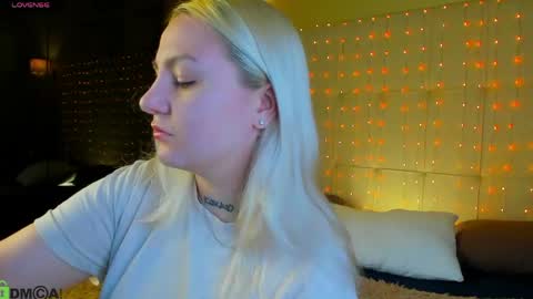 Debbie Mon Tue Fri Sun Sat GMT 3 1000am - 0400pm  online show from 17, 4, 2026