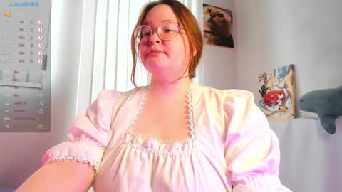 Snapshot of debbiewood chatting on 17, 10, 2025 DeboraDebbieDee online show from 17, 10, 2025