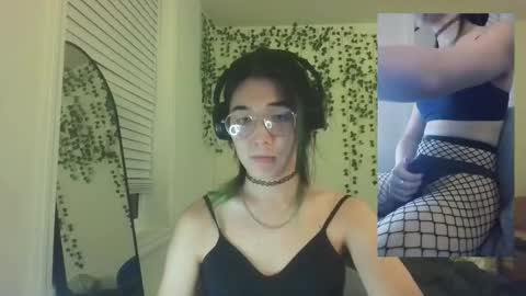 deciduousdoll online show from 14, 9, 2025