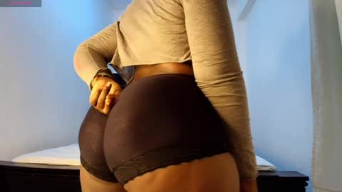 Snapshot of deeloverxx chatting on 2, 5, 2026 Dee online show from 2, 5, 2026