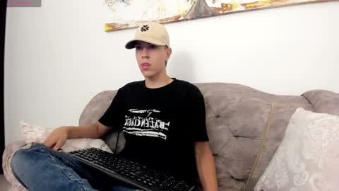 Snapshot of dei_v_48 chatting on 30, 1, 2025 DEIVY online show from 30, 1, 2025