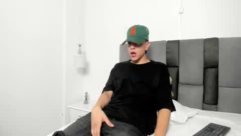 Snapshot of dei_v_48 chatting on 14, 2, 2025 DEIVY online show from 14, 2, 2025