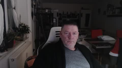 deinprinz2312 online show from 3, 1, 2025