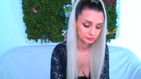 Snapshot of deliciaalove chatting on 18, 6, 2026 deliciaalove online show from 18, 6, 2026