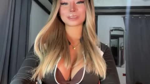 Snapshot of deliciousfaye chatting on 4, 2, 2026 Hello your loving faye 3 online show from 4, 2, 2026