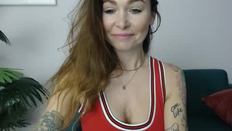 Snapshot of delilah_sweet chatting on 6, 3, 2025 delilah_sweet online show from 6, 3, 2025