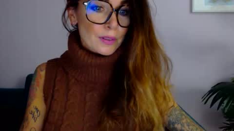 Snapshot of delilah_sweet chatting on 9, 9, 2025 delilah_sweet online show from 9, 9, 2025