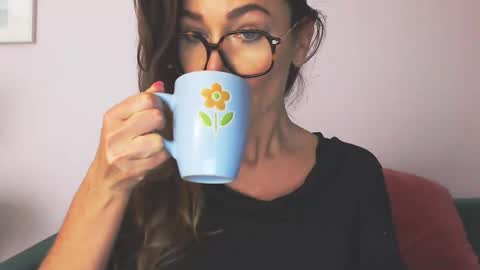 Snapshot of delilah_sweet chatting on 8, 10, 2025 delilah_sweet online show from 8, 10, 2025