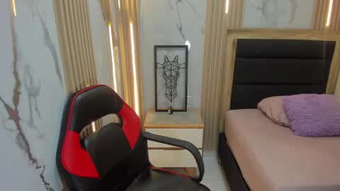 Snapshot of delilaquinn chatting on 17, 10, 2025 delilaquinn online show from 17, 10, 2025