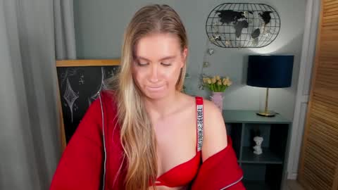 Snapshot of delinasis chatting on 11, 4, 2026 delinasis online show from 11, 4, 2026