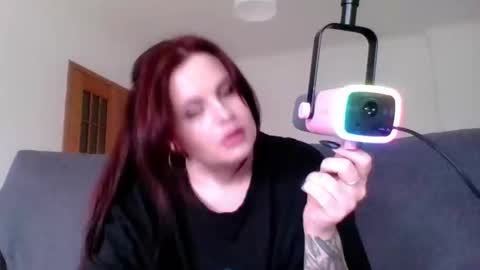 dellacrush_ online show from 28, 2, 2025