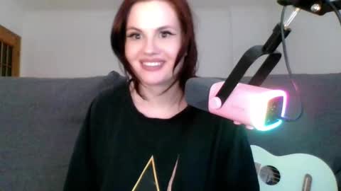 dellacrush_ online show from 5, 3, 2025