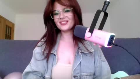 dellacrush_ online show from 6, 3, 2025