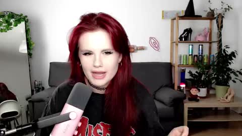 dellacrush_ online show from 15, 9, 2025