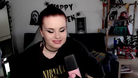 dellacrush_ online show from 3, 11, 2025