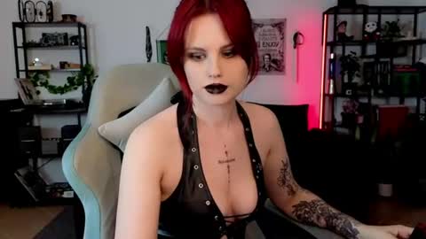 dellacrush_ online show from 12, 7, 2026