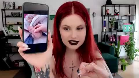dellacrush_ online show from 25, 7, 2026