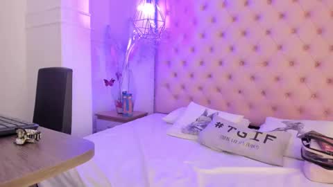 denisse_logan online show from 5, 3, 2026