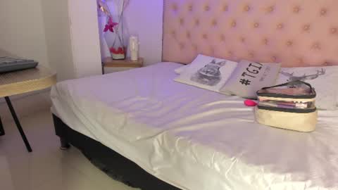 Snapshot of denisse_logan chatting on 2, 7, 2026 denisse_logan online show from 2, 7, 2026