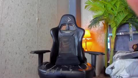 dennis_cox_ online show from 21, 2, 2025