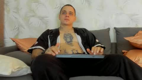 Snapshot of dennis_munera chatting on 16, 2, 2025 dennis munera online show from 16, 2, 2025