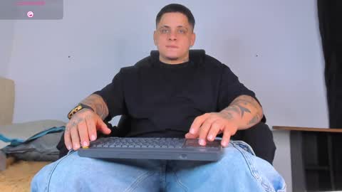 Snapshot of dennis_munera chatting on 8, 10, 2025 dennis munera online show from 8, 10, 2025