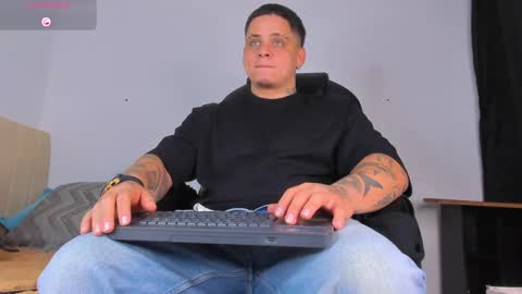 Snapshot of dennis_munera chatting on 9, 10, 2025 dennis munera online show from 9, 10, 2025