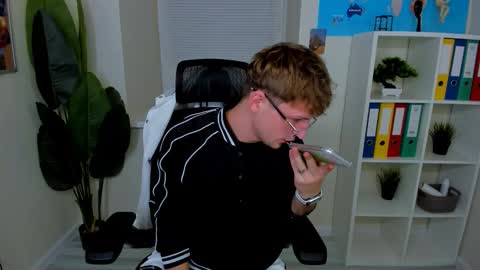 Snapshot of dennis_rodriguez chatting on 24, 11, 2025 Dennis online show from 24, 11, 2025