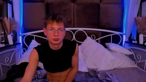 Snapshot of dennis_rodriguez chatting on 25, 11, 2025 Dennis online show from 25, 11, 2025