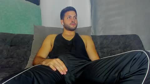 Snapshot of dereckhardd chatting on 9, 5, 2026 dereckhardd online show from 9, 5, 2026