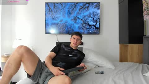 Derek Hussain online show from 4, 2, 2025