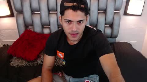 D E R E K online show from 8, 4, 2026