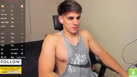 Snapshot of derekcb chatting on 24, 11, 2025 Derekcb online show from 24, 11, 2025