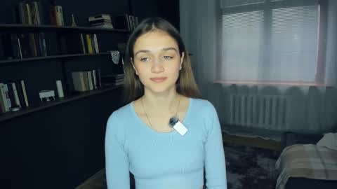 Snapshot of destiebestie chatting on 18, 11, 2025 Ann online show from 18, 11, 2025